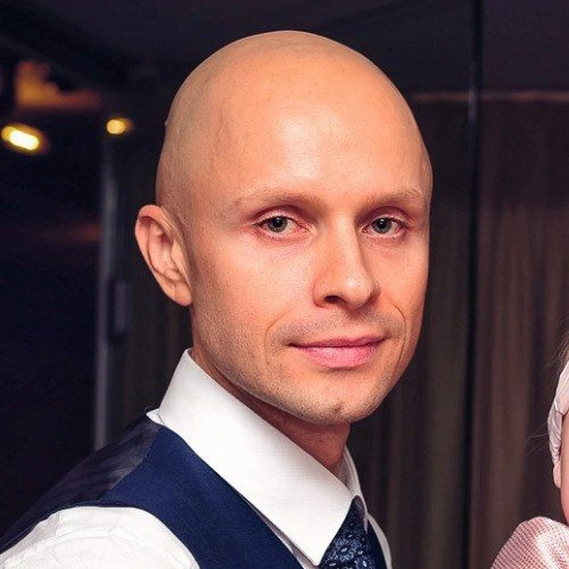 1ed97a067f6484860a91ac1aaf5c0c44 Max Kerry